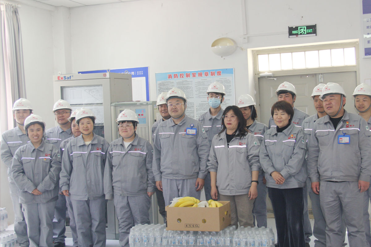 党政工三方结合发展 “为W66利来官网药业检建现场送慰问”活动