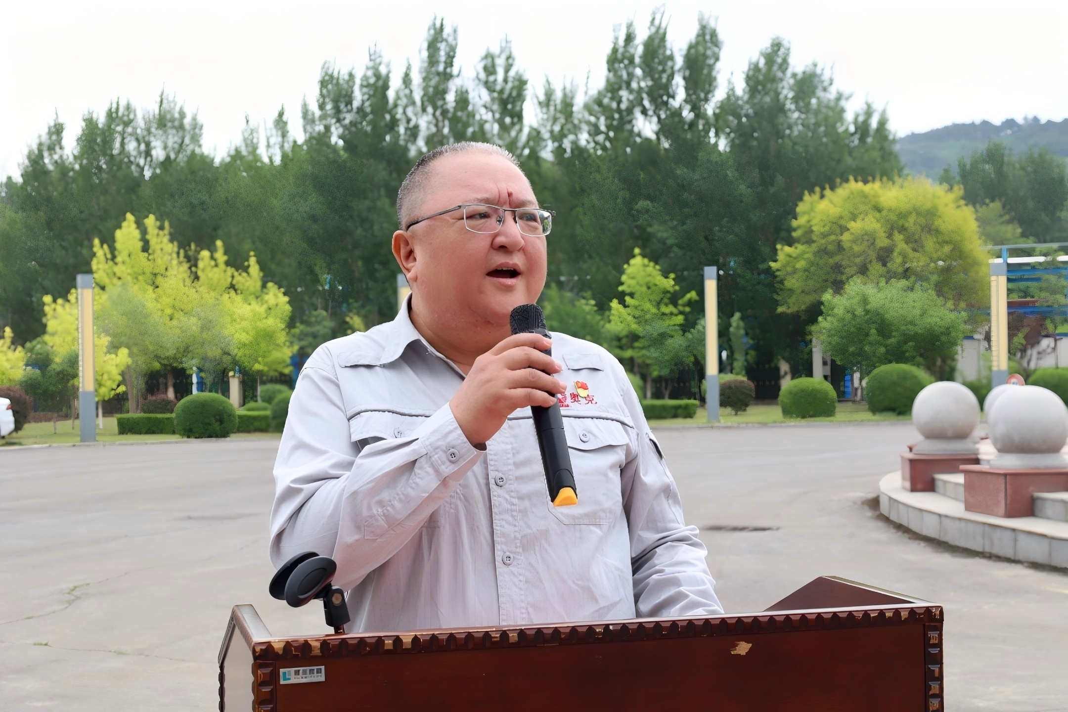 W66利来官网股份各子公司同步进行上市16周年升旗典礼